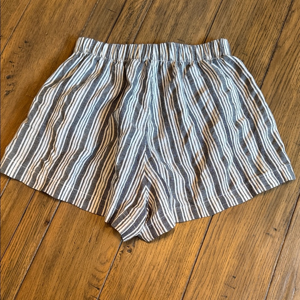 Brandy Melville Gray & White Striped High Waist Shorts - Picture 5 of 5